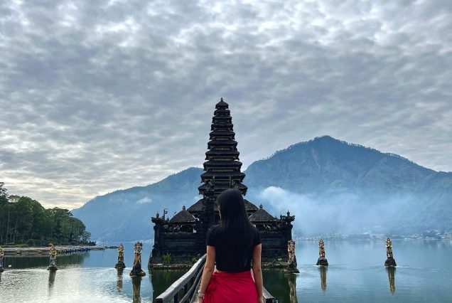 batur jeep tour floating temple